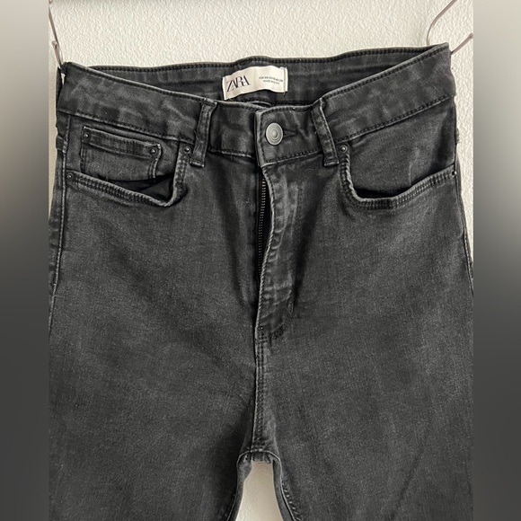 #38- ZARA High rise skinny jeans size 6 - Picture 2 of 5